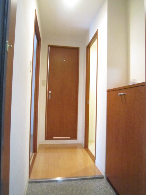 物件内観写真10　(玄関)