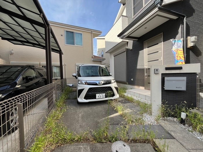 物件外観写真3　(駐車場)