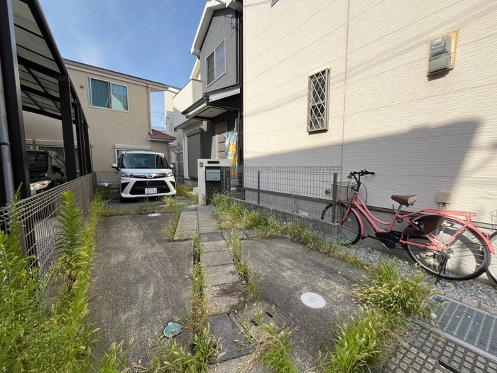 物件外観写真5　(駐車場)