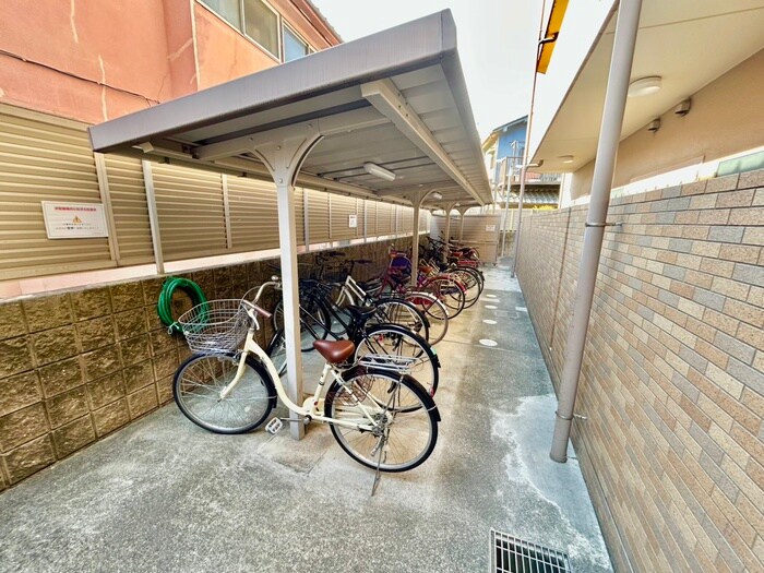 物件外観写真6　(駐輪場)