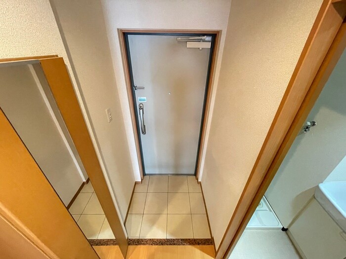 物件内観写真12　(玄関)