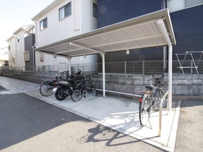 物件外観写真3　(駐輪場)