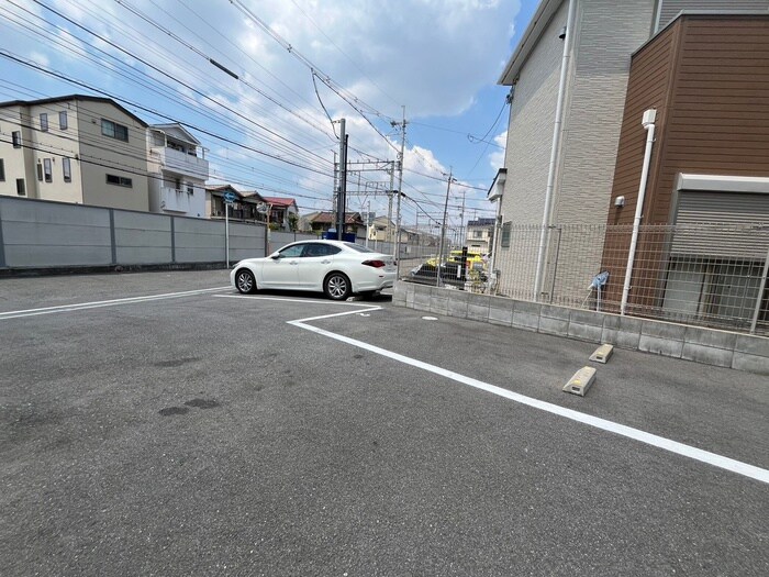 物件外観写真2　(駐車場)