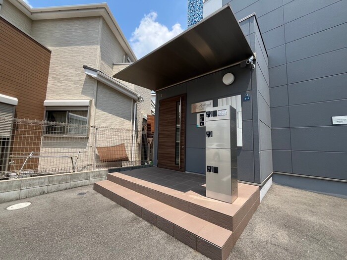 物件外観写真4　(エントランス部分)