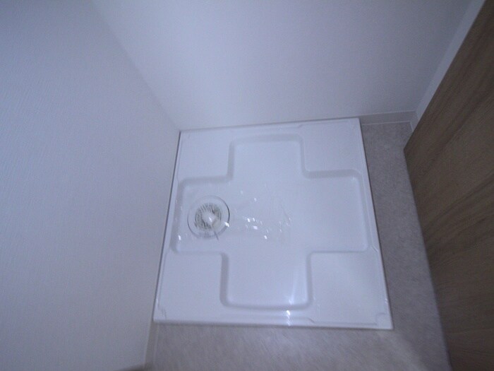 物件内観写真16　(洗濯機置場)