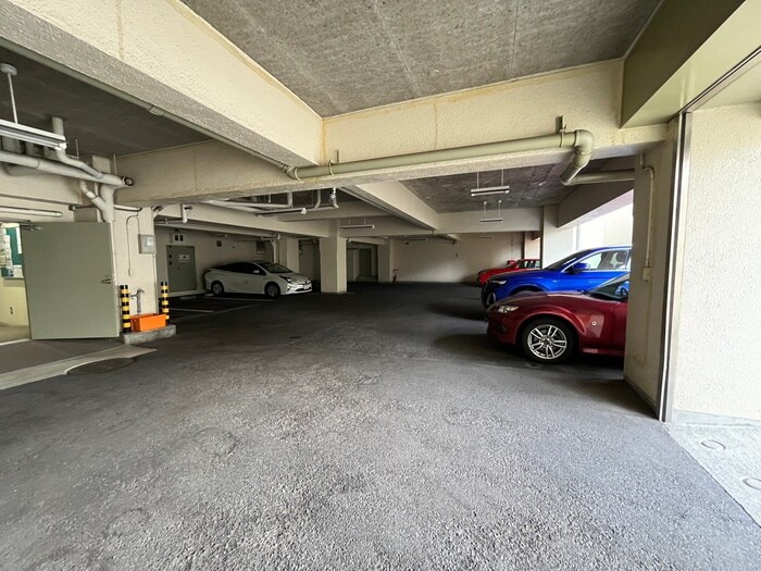 物件外観写真2　(駐車場)