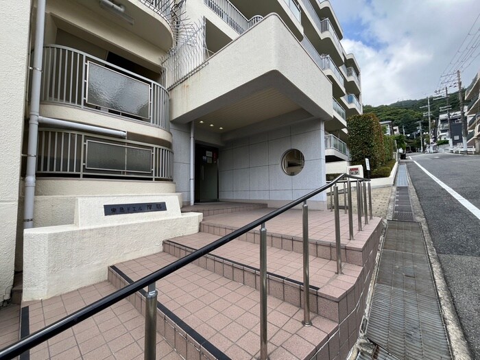 物件外観写真6　(エントランス部分)