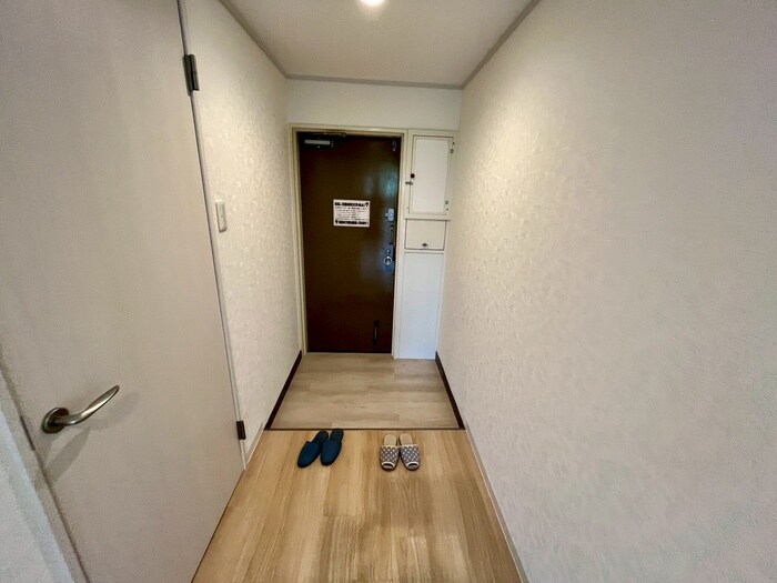 物件内観写真18　(玄関)