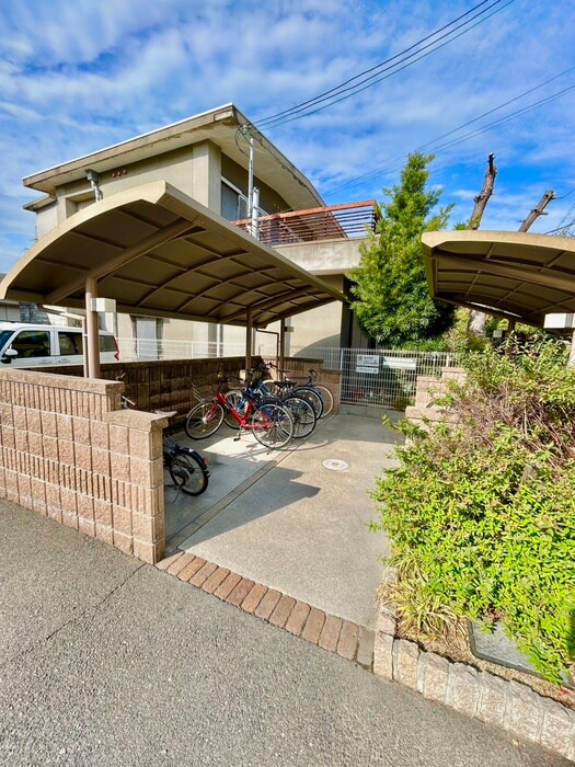 物件外観写真3　(駐輪場)