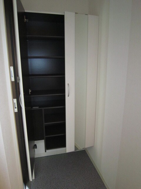 物件内観写真15　(玄関)