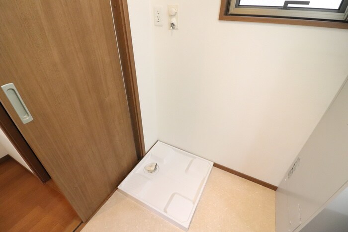 物件内観写真11　(洗濯機置場)