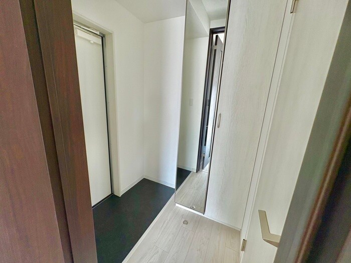 物件内観写真7　(玄関)