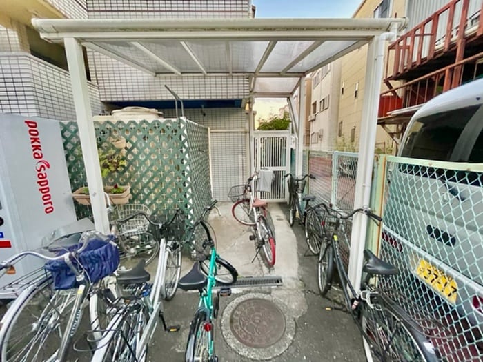 物件外観写真4　(駐輪場)