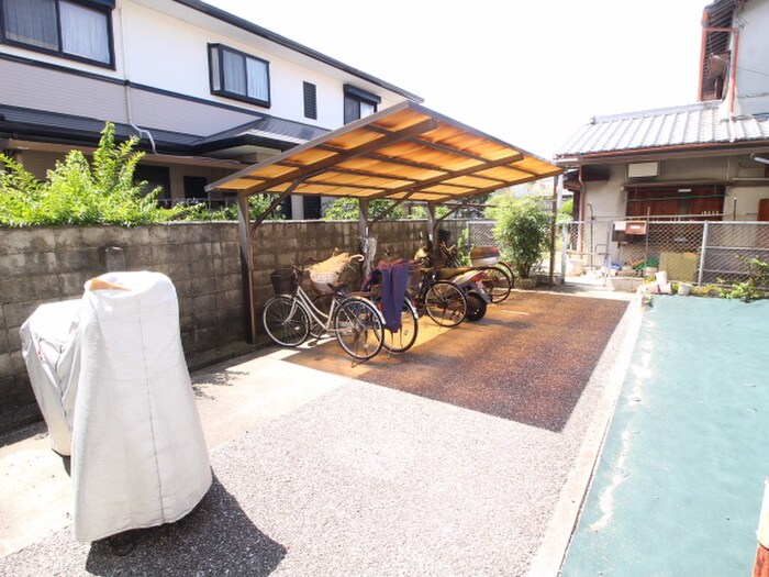 物件外観写真3　(駐輪場)