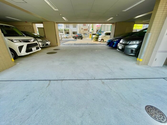 物件外観写真5　(駐車場)