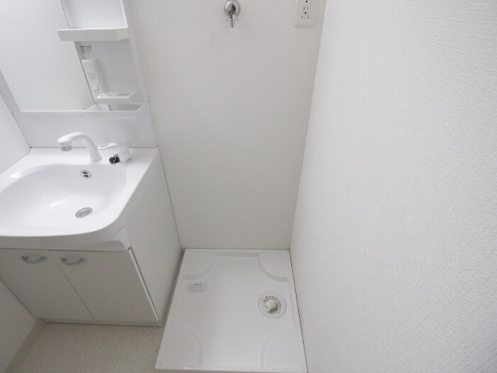 物件内観写真16　(洗濯機置場)