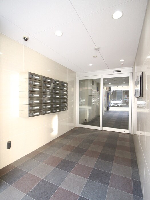 物件外観写真2　(エントランス部分)