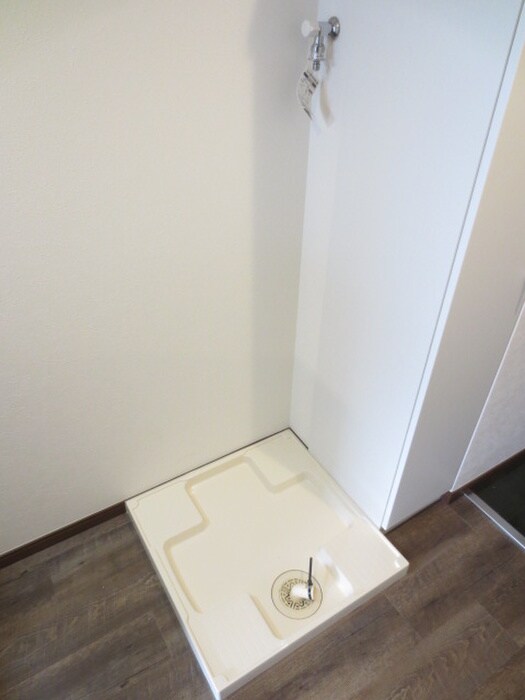 物件内観写真16　(洗濯機置場)