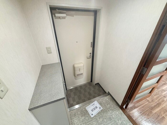 物件内観写真7　(玄関)