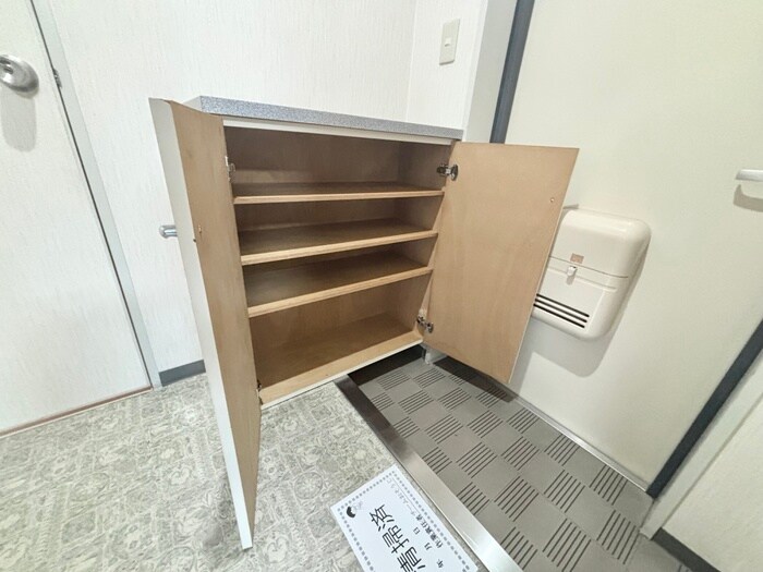 物件内観写真8　(靴箱)