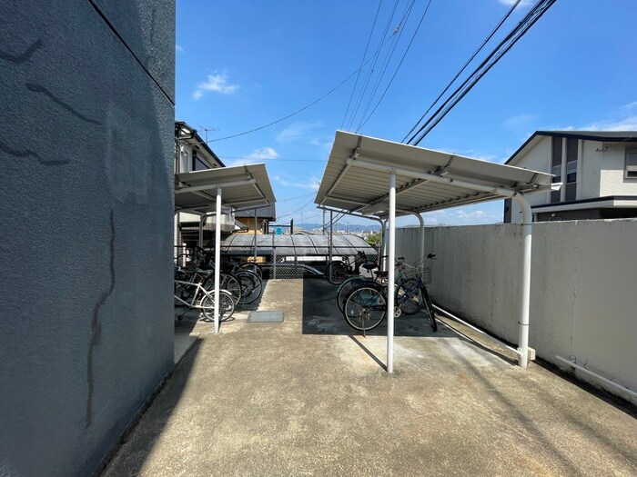 物件外観写真3　(駐輪場)