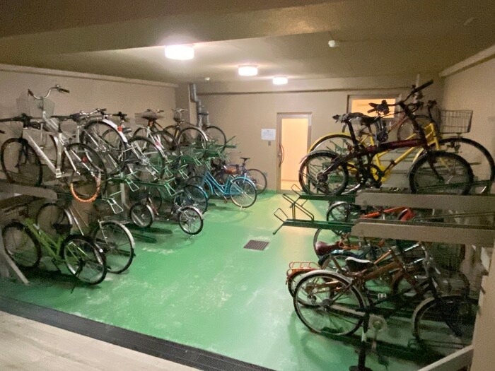物件外観写真4　(駐輪場)