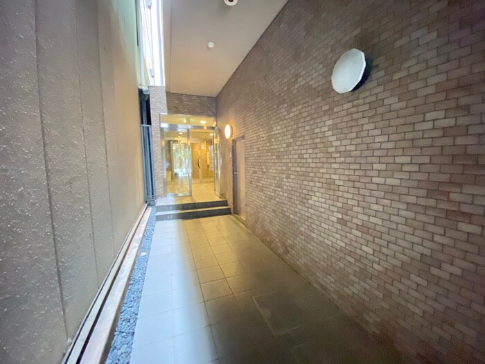 物件外観写真5　(エントランス部分)