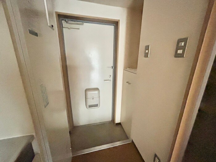 物件内観写真16　(玄関)