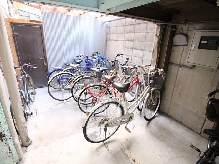 物件外観写真5　(駐輪場)