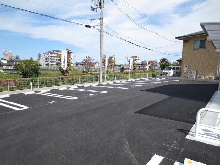 物件外観写真4　(駐車場)