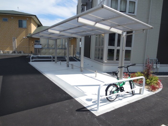 物件外観写真5　(駐輪場)