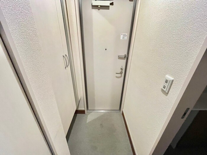 物件内観写真13　(玄関)