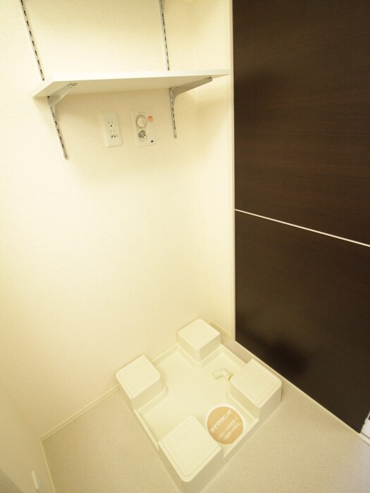 物件内観写真16　(洗濯機置場)