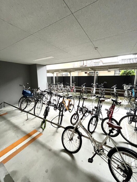物件外観写真4　(駐輪場)
