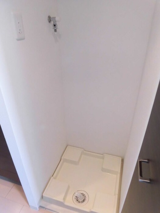 物件内観写真14　(洗濯機置場)