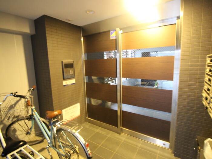 物件外観写真3　(エントランス部分)