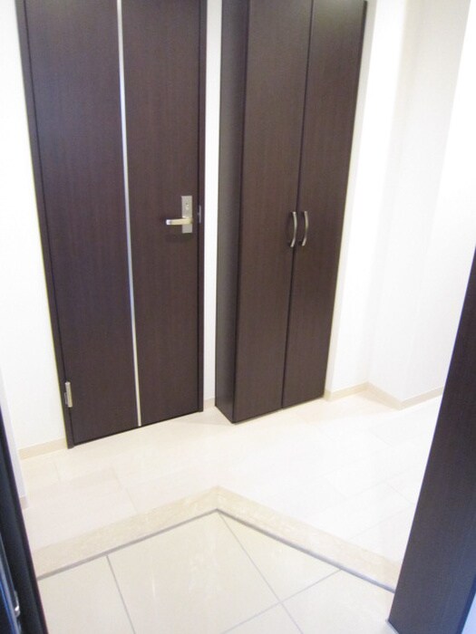 物件内観写真11　(玄関)