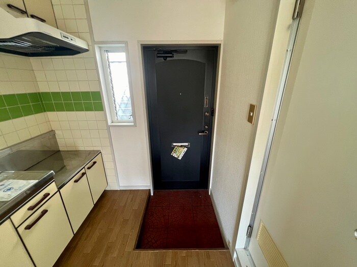 物件内観写真12　(玄関)