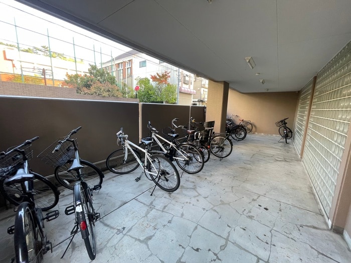 物件外観写真5　(駐輪場)