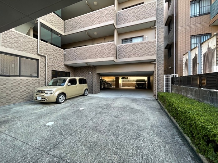 物件外観写真6　(駐車場)