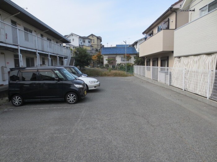 物件外観写真5　(駐車場)