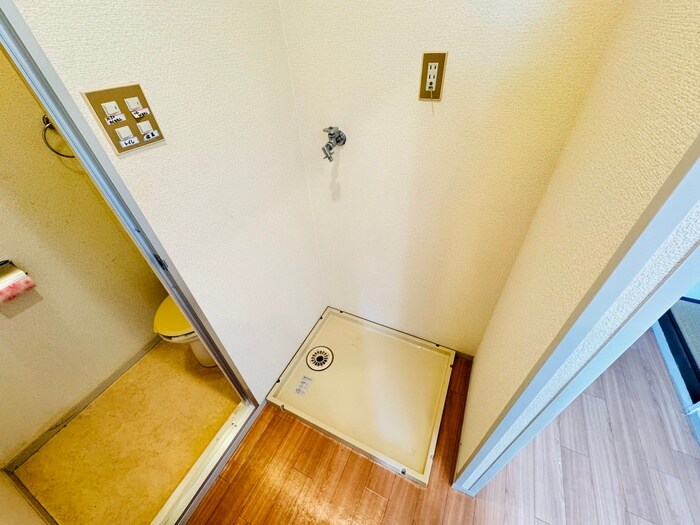 物件内観写真11　(洗濯機置場)