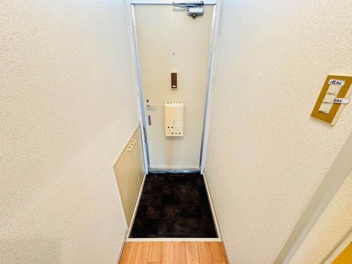 物件内観写真13　(玄関)