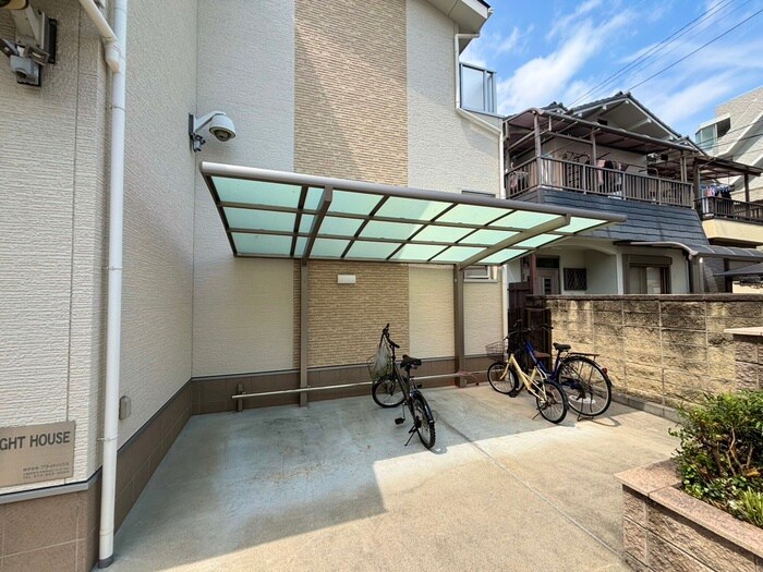 物件外観写真3　(駐輪場)