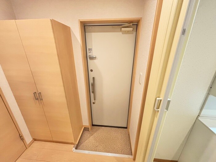 物件内観写真16　(玄関)