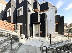 LOHAUS雲雀丘山手（102）外観写真