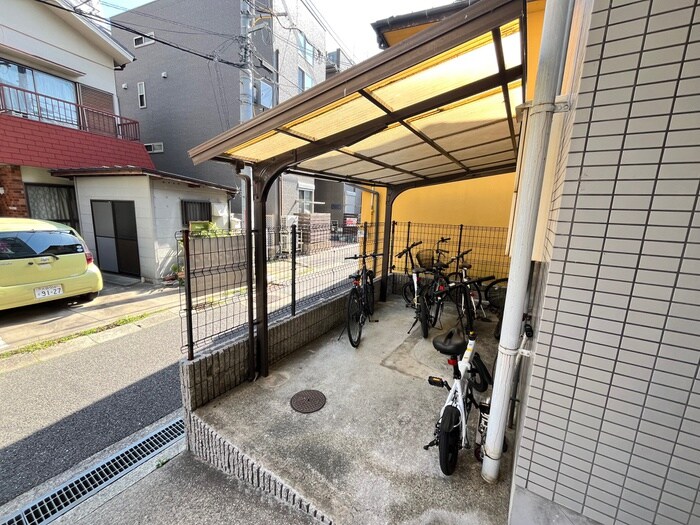 物件外観写真4　(駐輪場)