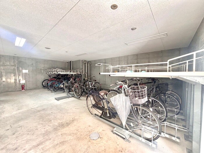 物件外観写真3　(駐輪場)