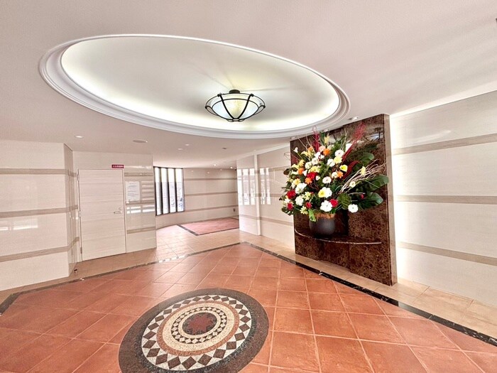 物件外観写真5　(エントランス部分)