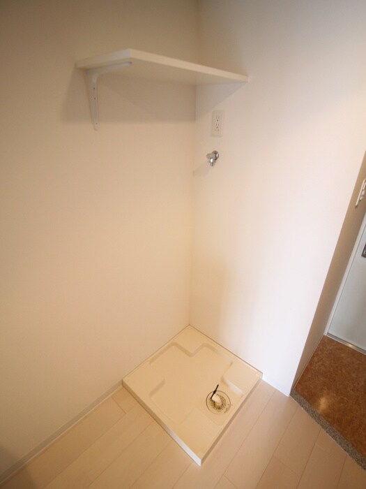 物件内観写真14　(洗濯機置場)